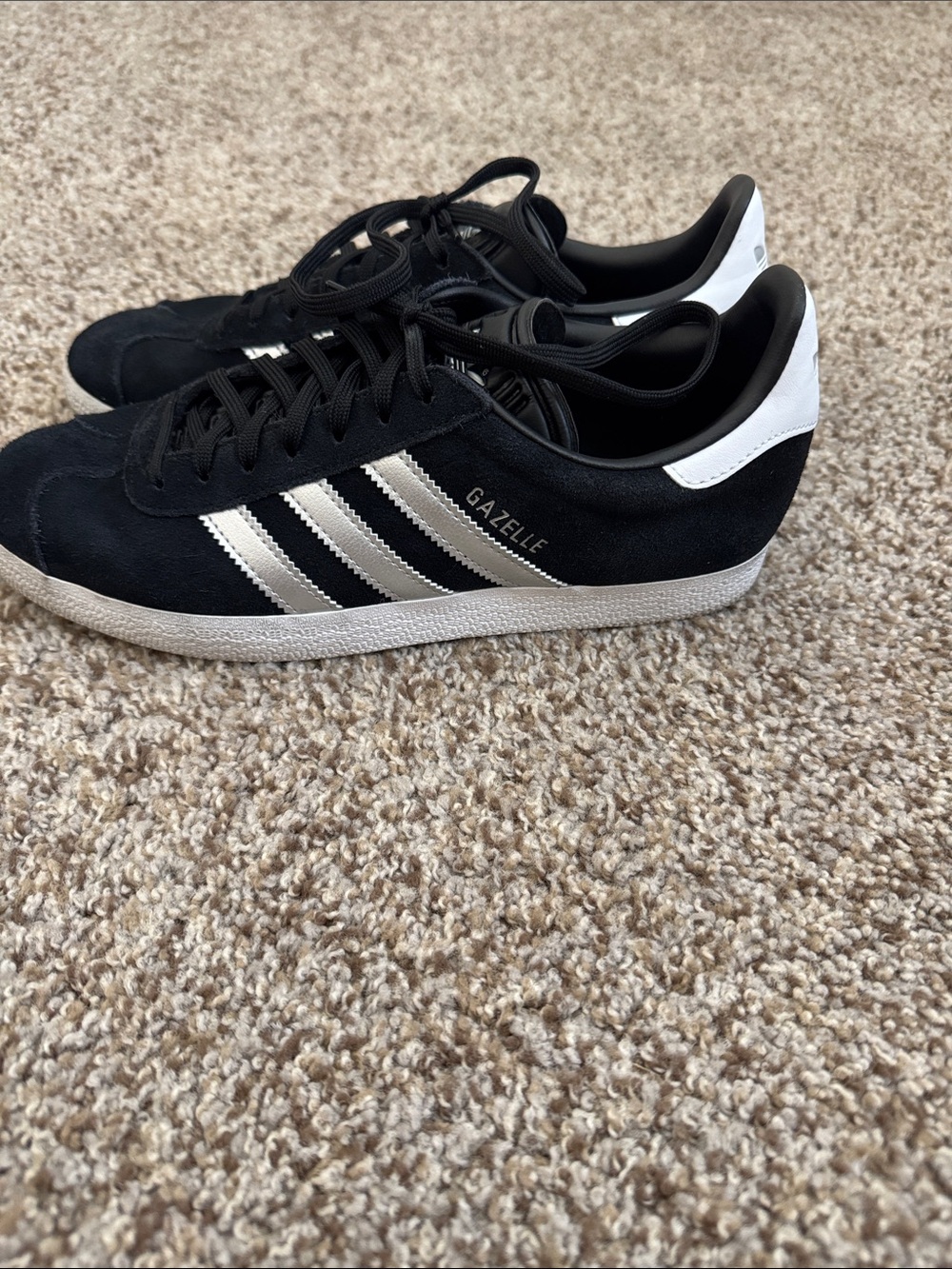 WOMEN'S ADIDAS GAZELLE SNEAKERS